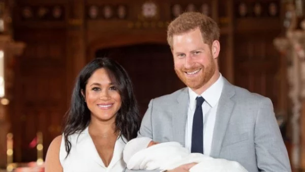 Хари и Меган представиха сина си пред света (СНИМКИ)