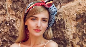 5 прически с шал, в които ще се влюбите