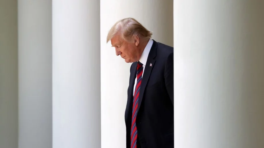 Тръмп официално отложи решението за автомобилните мита