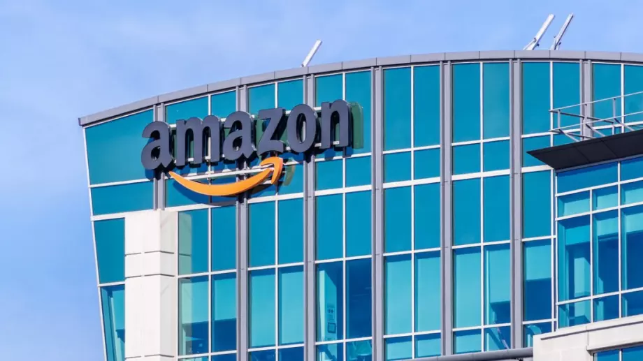 Умни камери в колите за доставка на Amazon ще хокат шофьорите при прегрешения