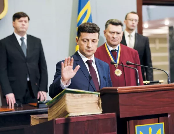Зеленски се закле като президент на Украйна и разпусна парламента