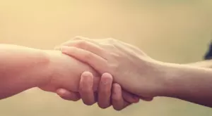 Най-малкият акт на доброта винаги струва повече от най-голямото намерение  