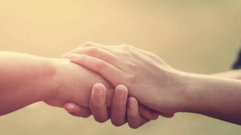 Най-малкият акт на доброта винаги струва повече от най-голямото намерение  