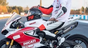 Арестуваха сина на Аня Пенчева за побой