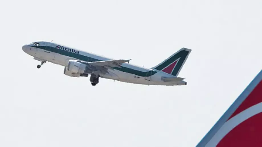 Служители на Alitalia затвориха пътя към летището в Рим 