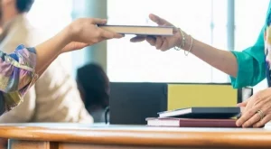 Дари книга, гледай театър с 50% отстъпка