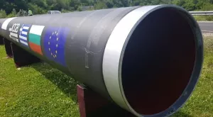  {{ otherArticle[0].article.title }} 