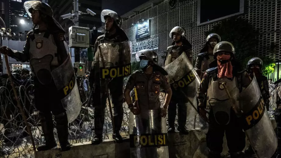 Трагедия в Индонезия: Стотици загинали и ранени на футболен мач (ВИДЕО)