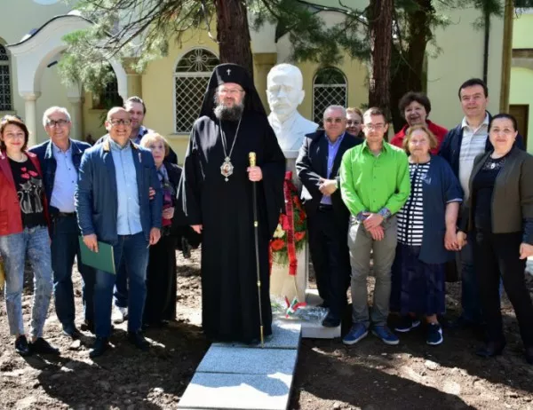 Мито Орозов – фабрикантът на файтони от Враца вече има свой паметник