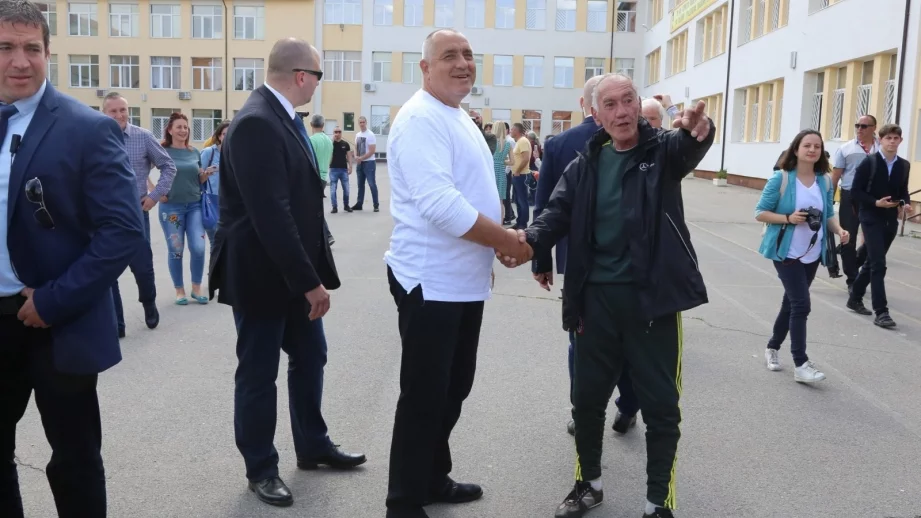 Партиите започнаха състезанието по обещания преди местните избори