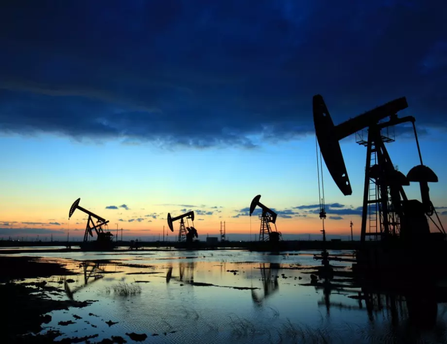 Цената на петрола падна до най-ниско ниво от януари насам