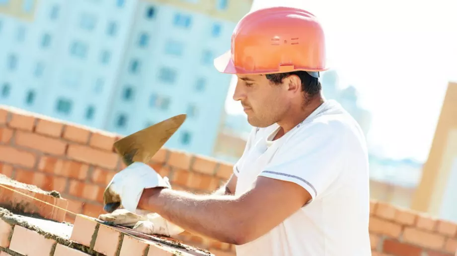 Недостиг на работници в Полша, украинците заминаха да воюват