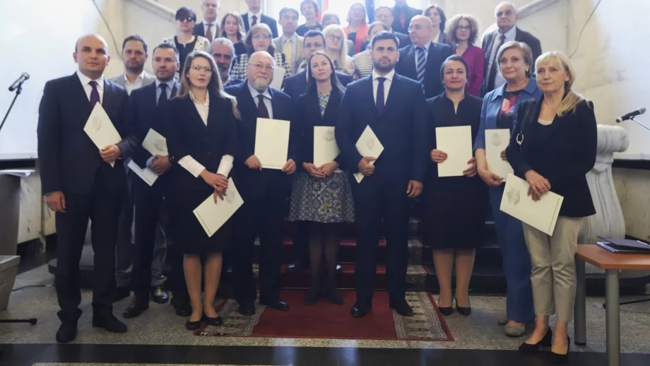 Официално: Ето кои са 17-те български евродепутати