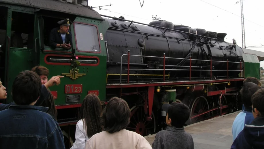 БДЖ подарява на деца в неравностойно положение разходка с парен локомотив