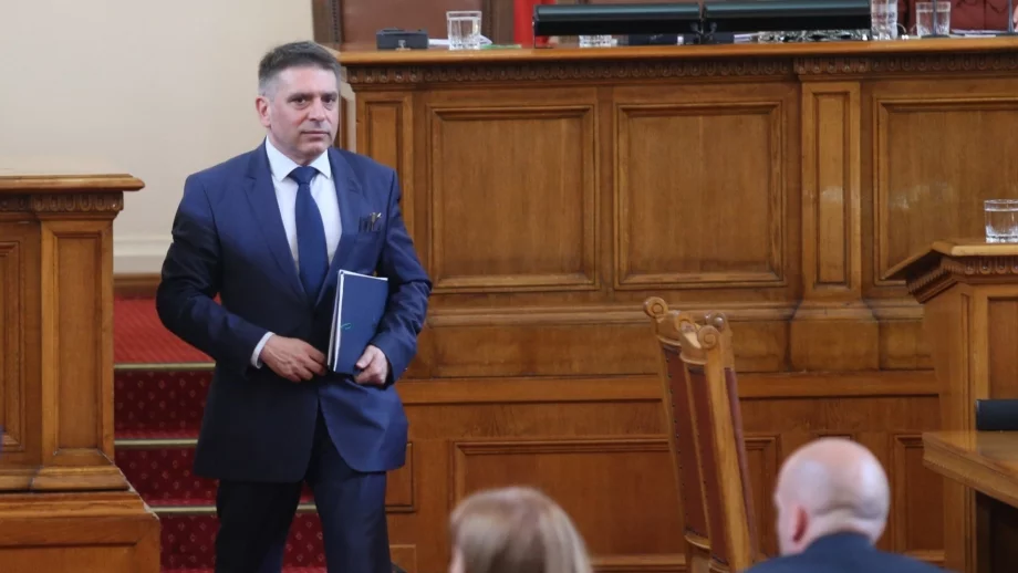 Според Кирилов чиновниците са виновни за надвзетите партийни субсидии