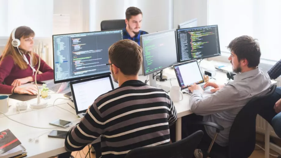 Задава се ново бягство на ИТ специалисти от Русия