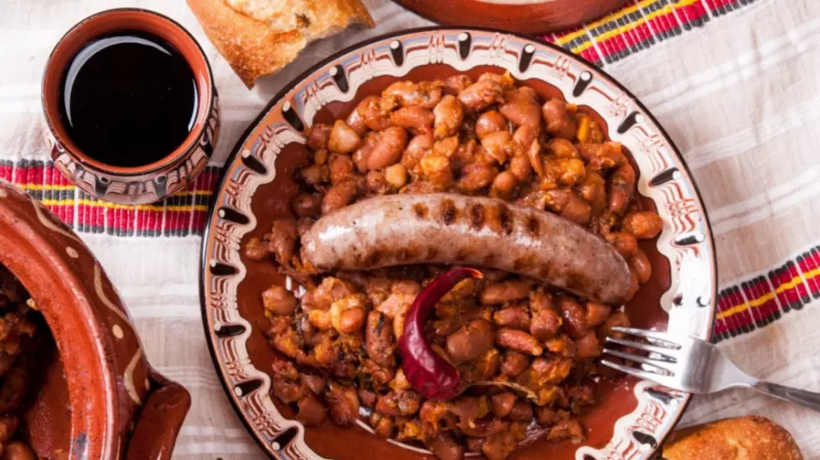 Бобена супа с наденица