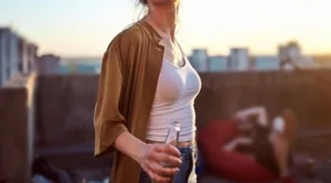 Колкото повече обичаш себе си, толкова по-малко ти пука за другите