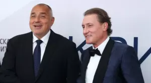  {{ otherArticle[0].article.title }} 