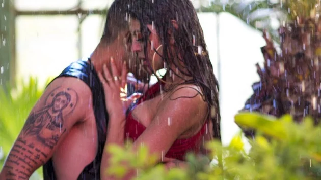 Михаела Филевa в страстно видео с ToТo H