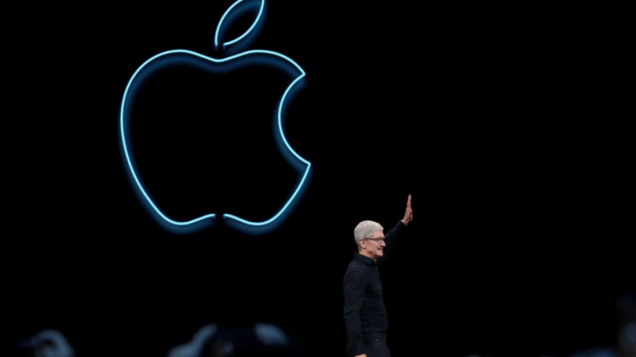 Тим Кук инвестира сериозно в усилията да поддържа Apple пред