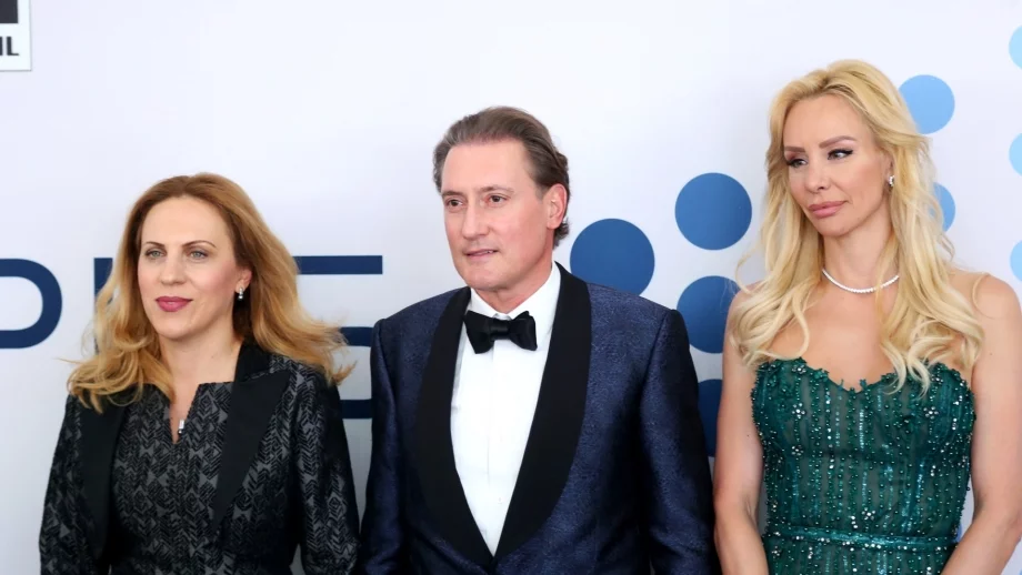 Опита ли Марияна Николова да спаси 52 млн. лв. на братя Домусчиеви?