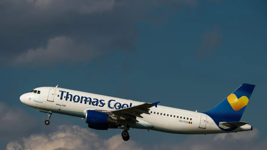 Китайска компания иска да купи туристическия бизнес на Thomas Cook