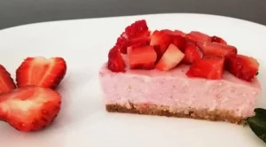 Малко калории с много любов: Ягодов чийзкейк без захар