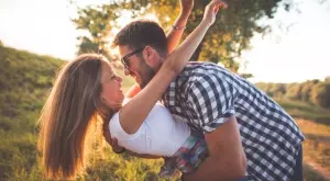 Според зодията: Как мъжете показват любовта си