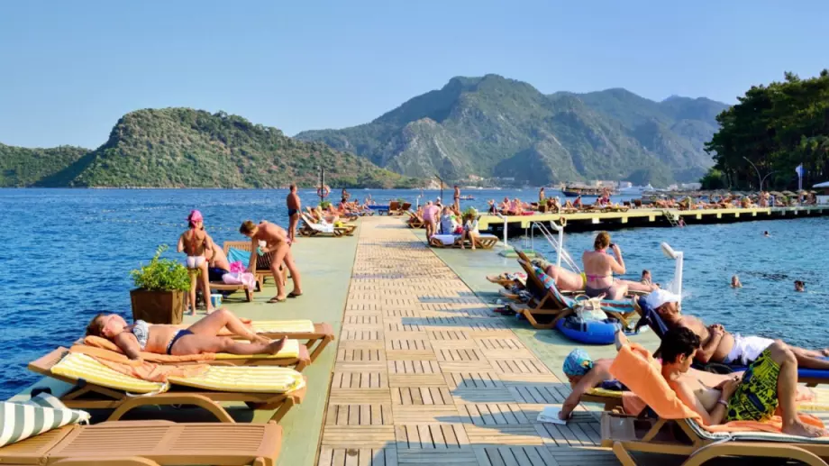 Турция пуска българи без Covid тест, ако са ваксинирани или преболедували