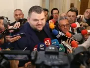  Бащата на Пеевски желае Румен Радев да понижи депутатската заплата на сина му 
