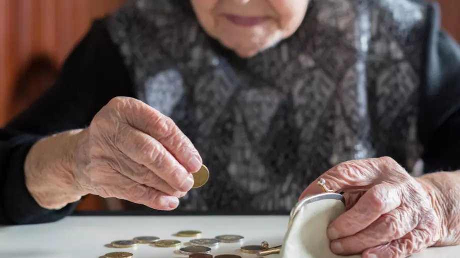 Започна изплащането на пенсиите с добавките