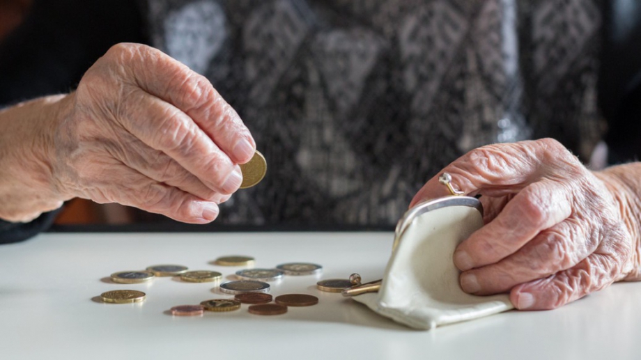 Бедните пенсионери у нас са над 40 пъти повече от