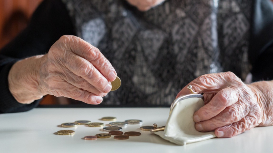 Повече пенсионери ще получават месечни социални помощи ако се повиши