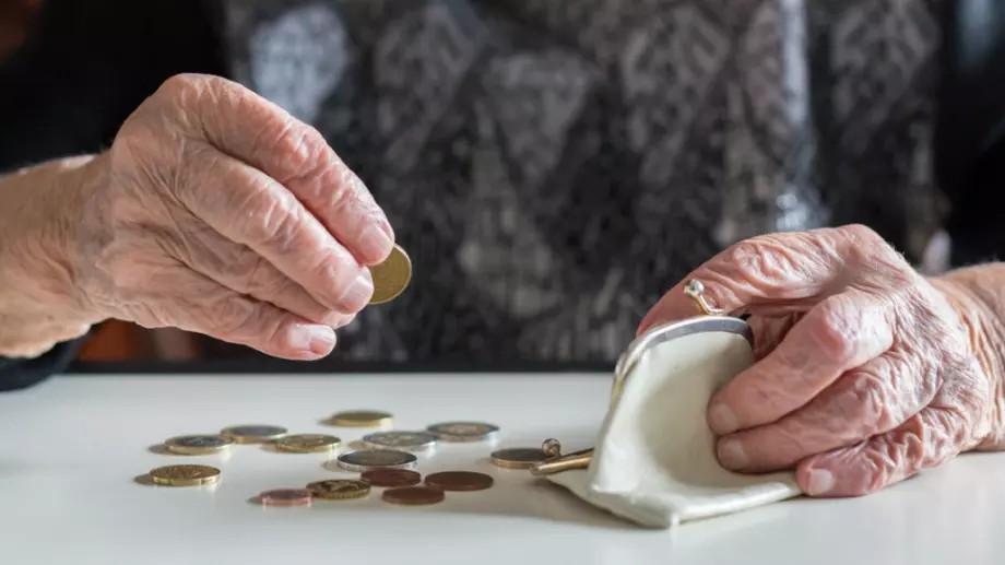 Пожизнените пенсии остават по-малки