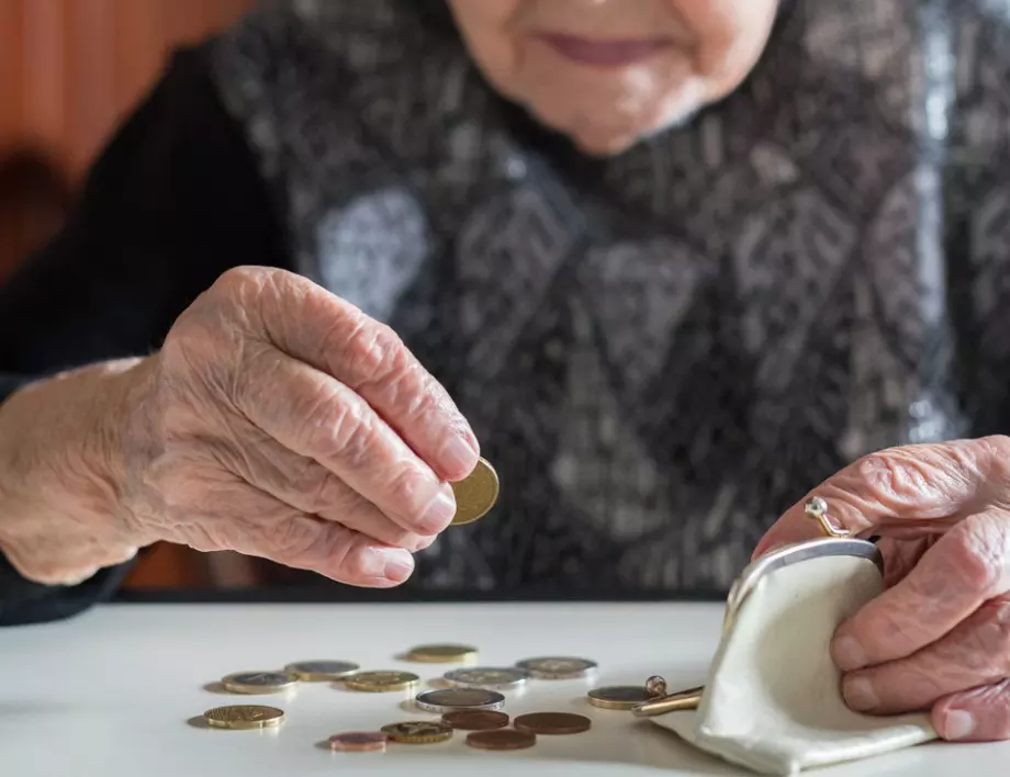 Социалната пенсия за старост става 247,00 лв.  от 1 юли