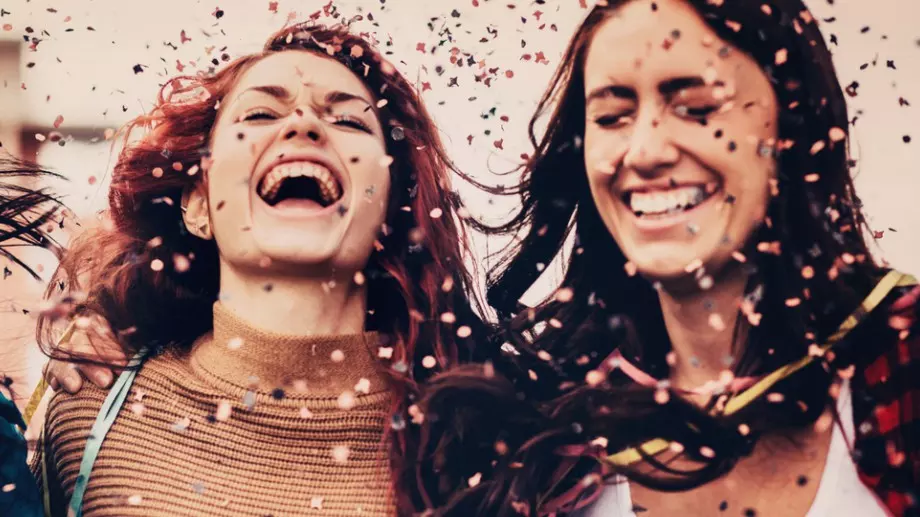 Виц на деня: Върви един човек