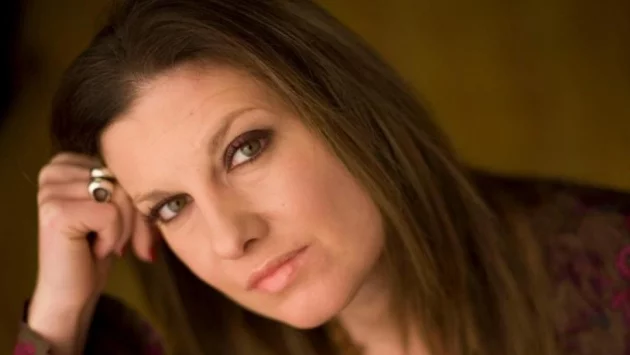 Бенатова: Подигравате се на Каракачанов за вида му, а за делата не смеете