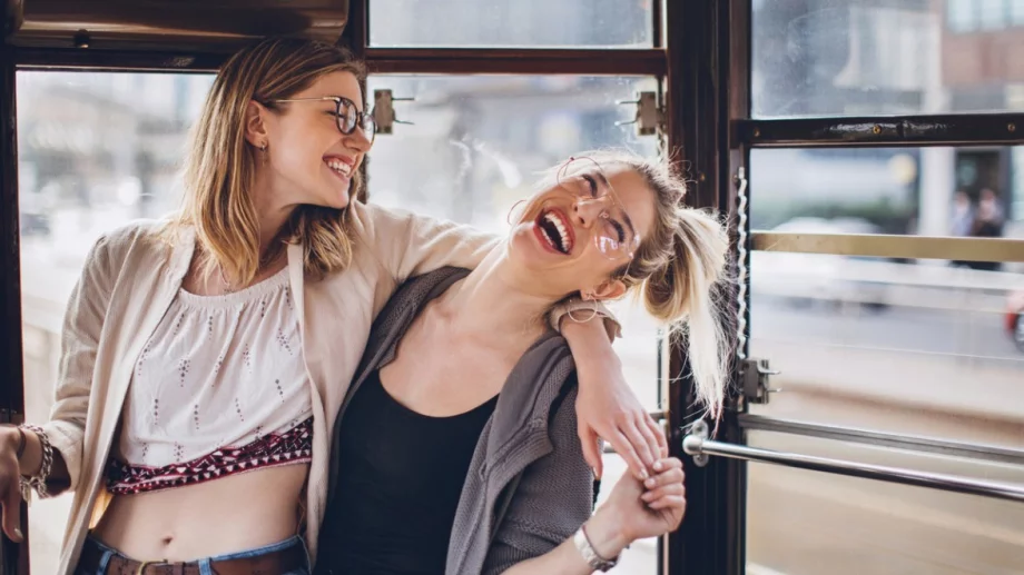 Виц за добро утро: Срещат се двама съученици