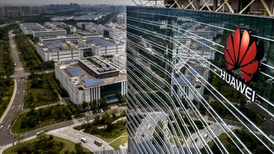 Huawei се готви за спад с до 60% на международните доставки
