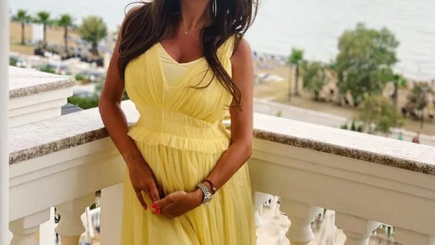 Златка Райкова се изфука с новия си дом със стихотворение (снимка)