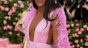 Наоми Кембъл се съблече гола на 49 (снимка)