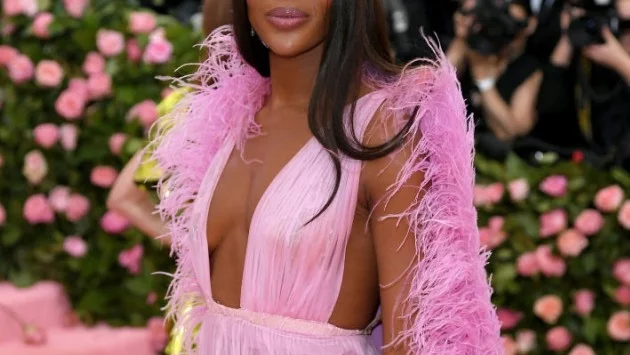 Наоми Кембъл се съблече гола на 49 (снимка)