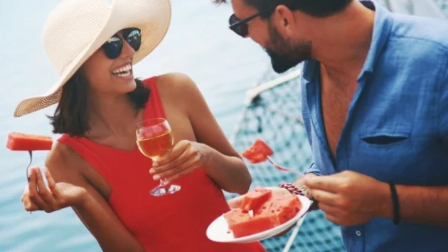 Една зодия ще се ВЛЮБИ в хороскопа за 19 юни