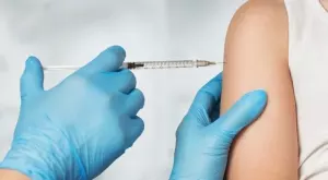 САЩ започват проучване на риска от алергична реакция при ваксините Moderna и Pfizer 