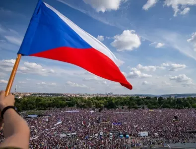 Чехия разреши на 103 свои граждани да се присъединят към украинската армия 
