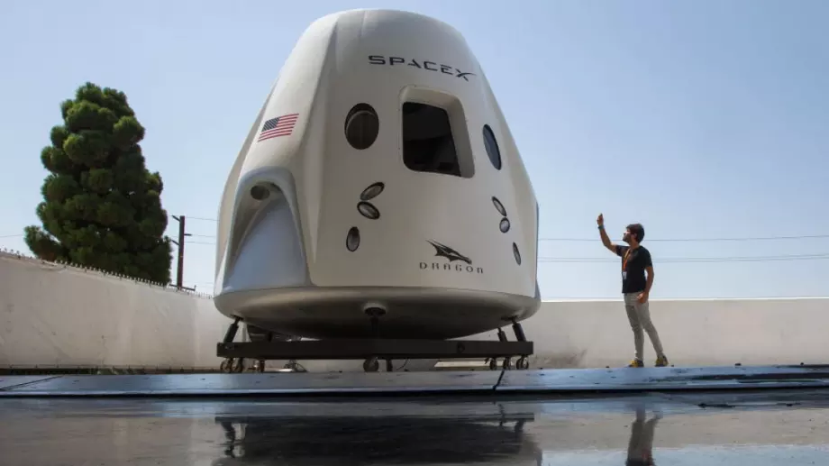 SpaceX планира мисия около Земята, съставена изцяло от цивилни