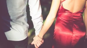 Когато той няма кола, а ти носиш Dior