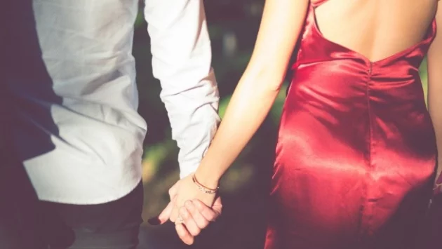 Когато той няма кола, а ти носиш Dior