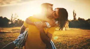 Една зодия ще се ВЛЮБИ в хороскопа за 19 септември